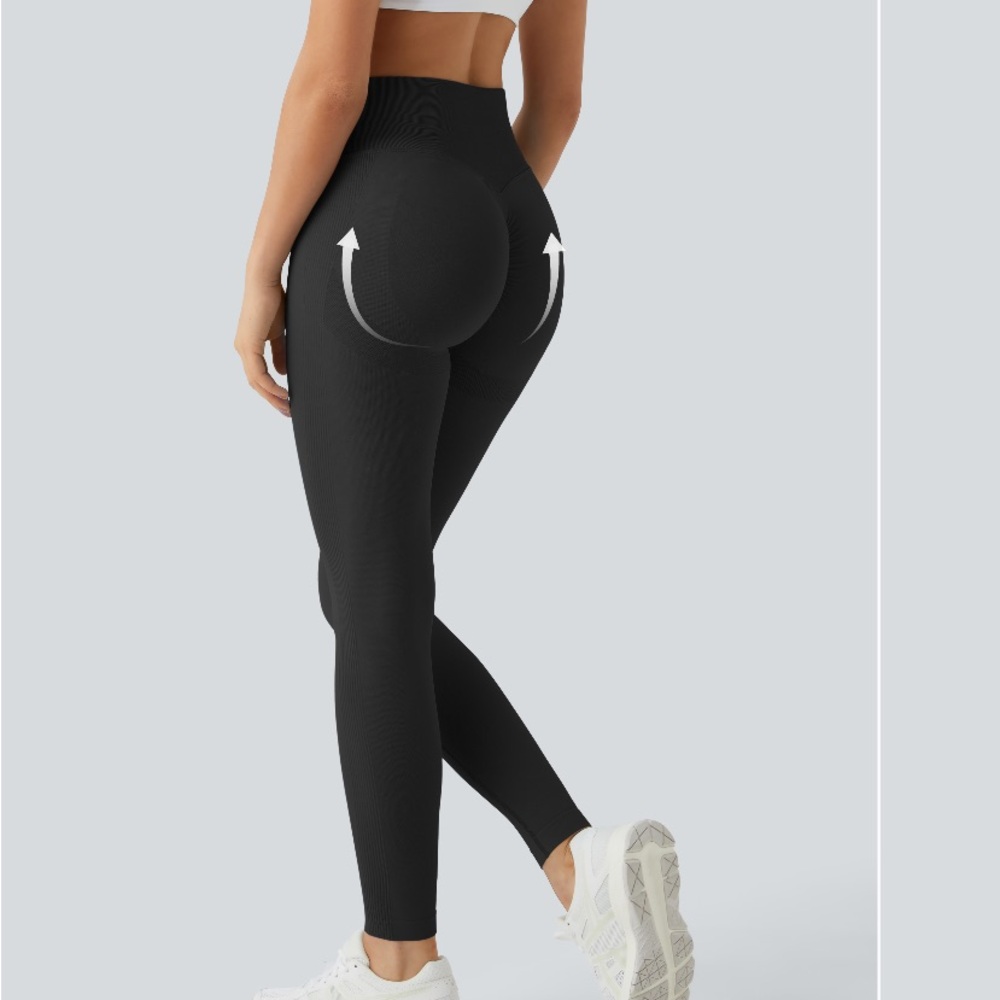 HALARA Seamless flow high waisted butt lifting Black Leggings (size large)